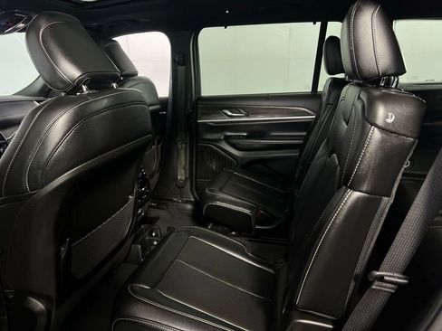 Used 2024 Jeep Grand Cherokee L Limited w/ Luxury Tech Group II image 26