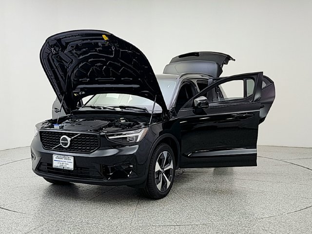 New 2026 Volvo XC40 B5 Plus w/ Protection Package Premier AWD/4WD image 9