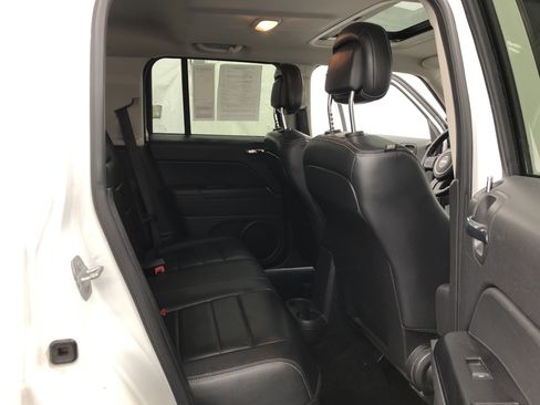 Used 2016 Jeep Patriot High Altitude image 9