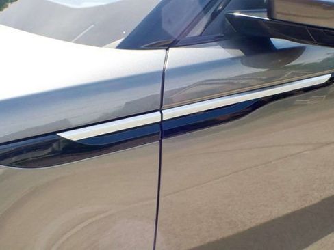 Used 2019 Land Rover Range Rover Velar S image 18