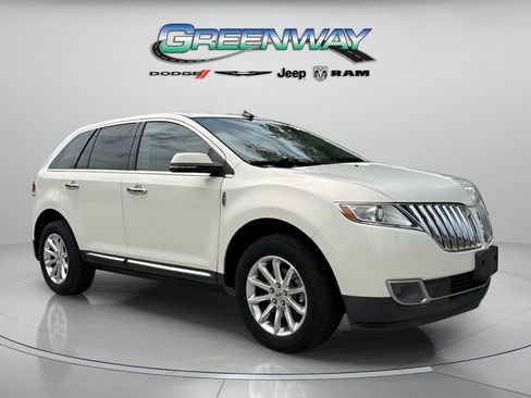 Used 2013 Lincoln MKX FWD image 1