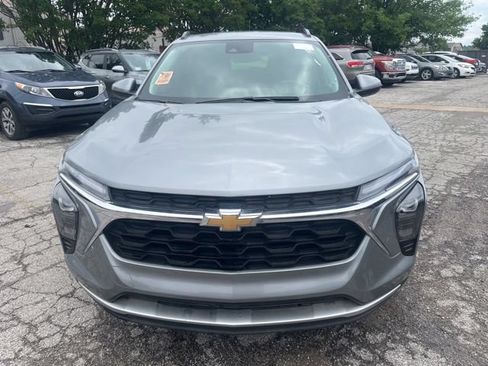 Used 2024 Chevrolet Trax LT w/ Driver Confidence Package FWD image 5
