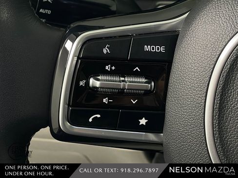 Used 2025 Kia Sorento S w/ Panoramic Sunroof Package image 22