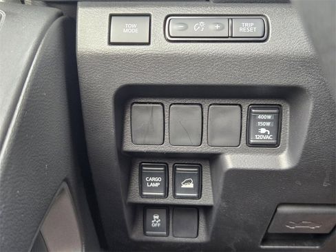 Used 2024 Nissan Frontier SL image 21