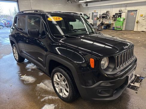 Used 2018 Jeep Renegade Latitude w/ Popular Equipment Group image 8