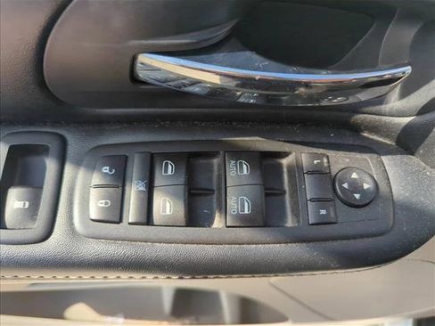 Used 2020 Dodge Grand Caravan SXT image 25