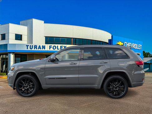Used 2020 Jeep Grand Cherokee Altitude RWD image 2
