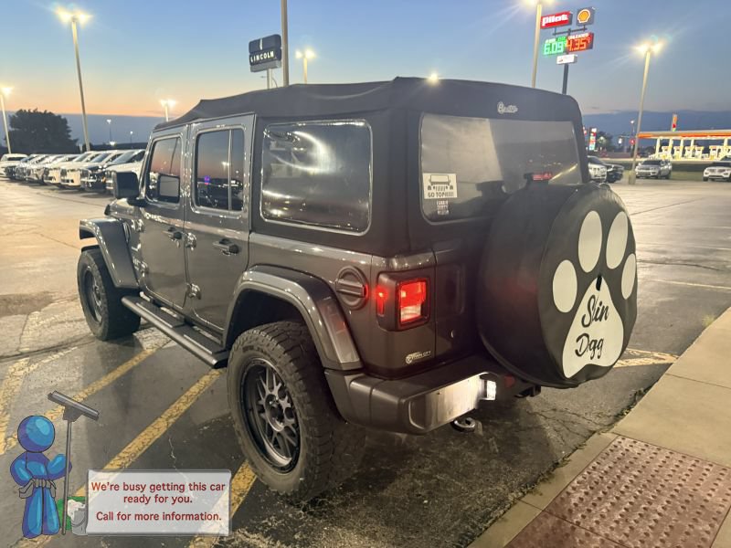 Used 2018 Jeep Wrangler Unlimited Sahara AWD/4WD image 3