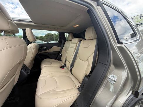 Used 2016 Jeep Cherokee Limited AWD/4WD image 18