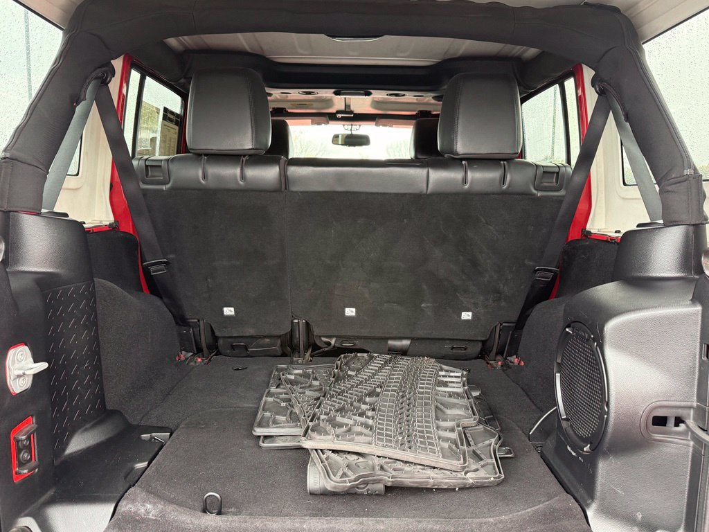 Used 2013 Jeep Wrangler Unlimited Sahara AWD/4WD image 7