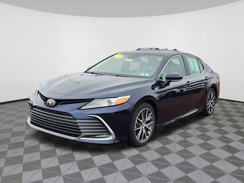 Used 2021 Toyota Camry XLE w/ Navigation Package image 3