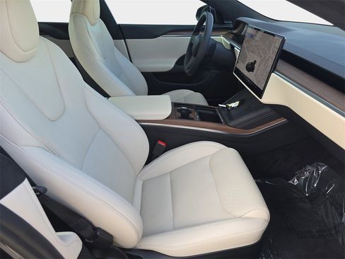 Used 2024 Tesla Model S Base image 12