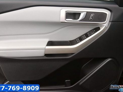 Used 2022 Ford Explorer XLT w/ Equipment Group 202A image 9