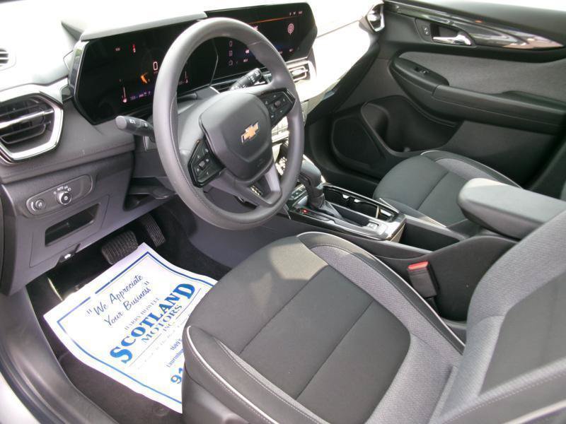 Used 2025 Chevrolet TrailBlazer LT AWD/4WD image 12