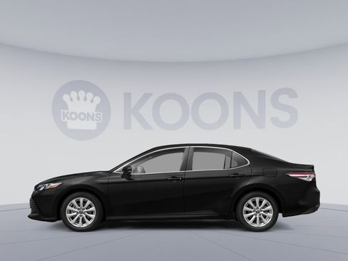 Used 2018 Toyota Camry SE FWD image 4