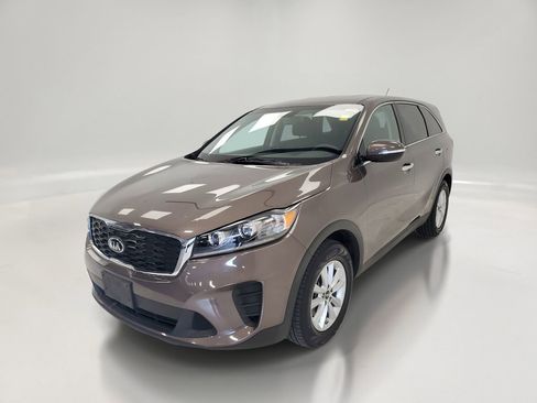 Used 2020 Kia Sorento LX image 3