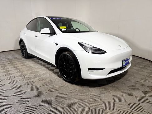 Used 2022 Tesla Model Y Long Range AWD/4WD image 9
