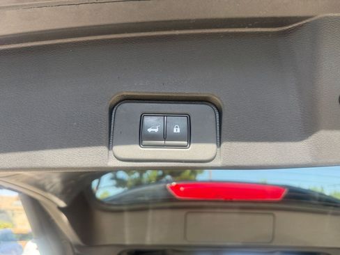 Used 2025 Nissan Rogue SV FWD image 21