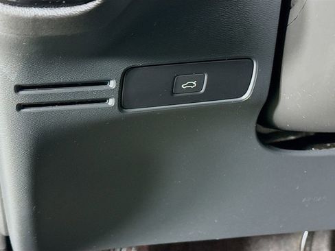 Used 2023 Volvo XC40 Recharge Ultimate AWD/4WD image 11