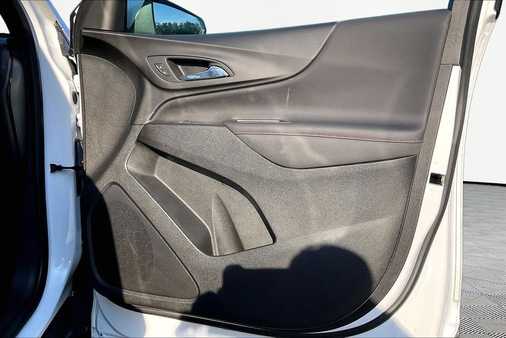 Used 2024 Chevrolet Equinox RS FWD image 30