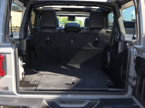 Used 2021 Jeep Wrangler Unlimited Rubicon AWD/4WD image 10