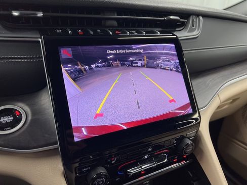 Used 2025 Jeep Grand Cherokee Limited w/ Trailer Tow Package image 18