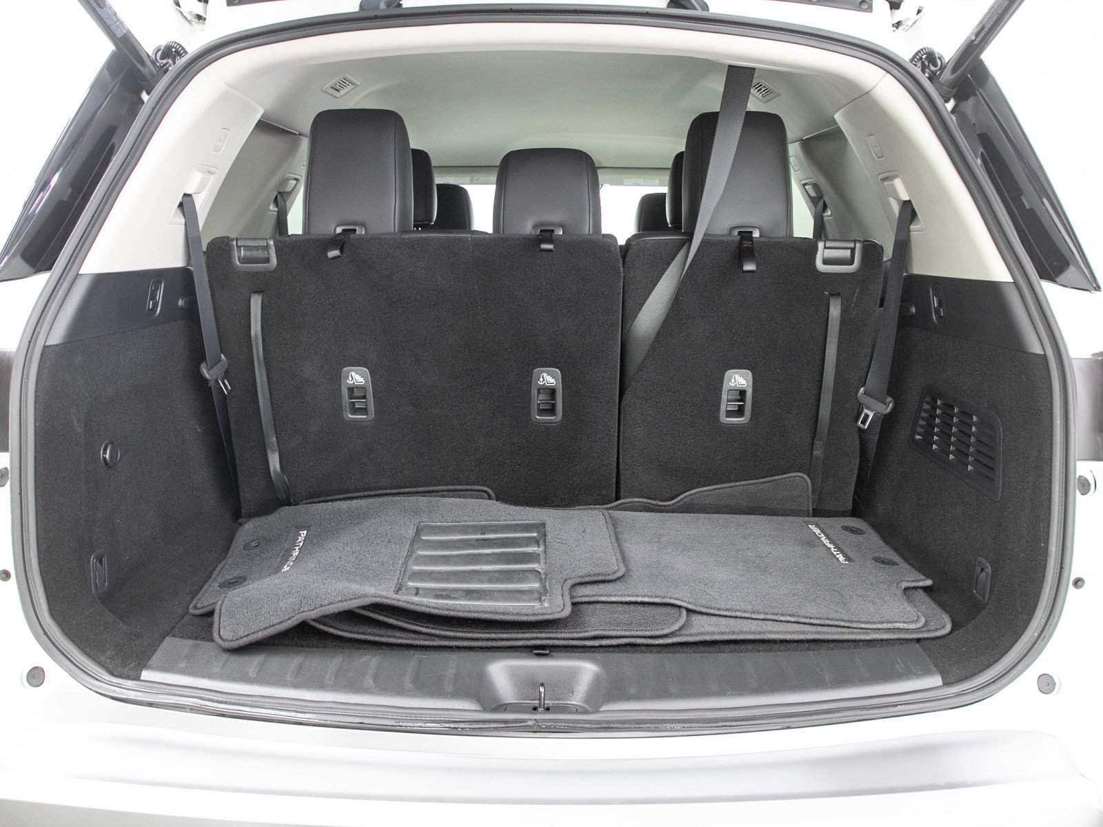 Used 2024 Nissan Pathfinder SL AWD/4WD image 9