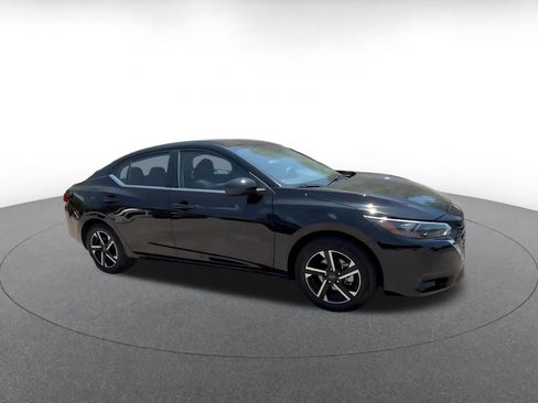 Used 2025 Nissan Sentra SV FWD image 2