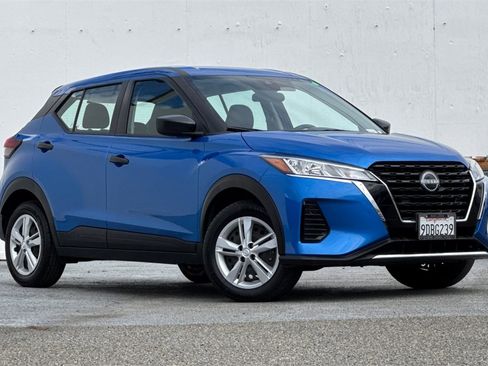 Used 2023 Nissan Kicks S image 2