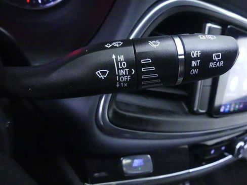 Used 2024 Buick Enclave Premium image 23