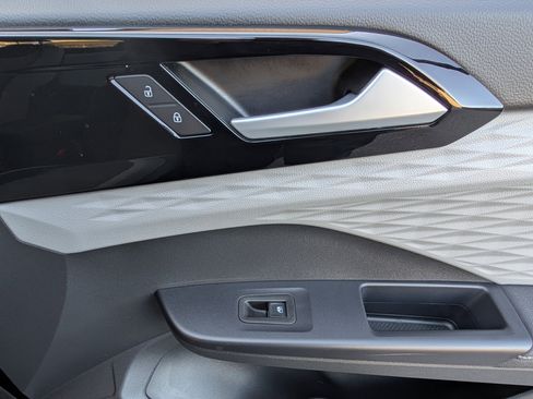 Used 2024 Volkswagen Taos S image 21