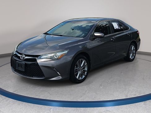 Used 2015 Toyota Camry SE FWD image 1
