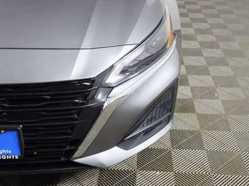 Used 2023 Nissan Altima 2.5 SV w/ SV Premium Package image 14