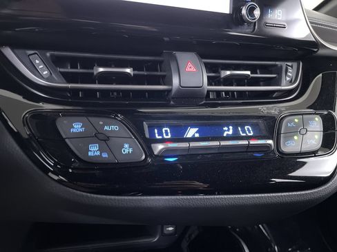 Used 2019 Toyota C-HR XLE FWD image 16