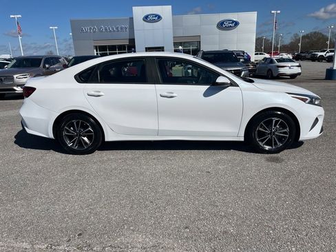 Used 2023 Kia Forte LXS w/ LXS Technology Package image 4