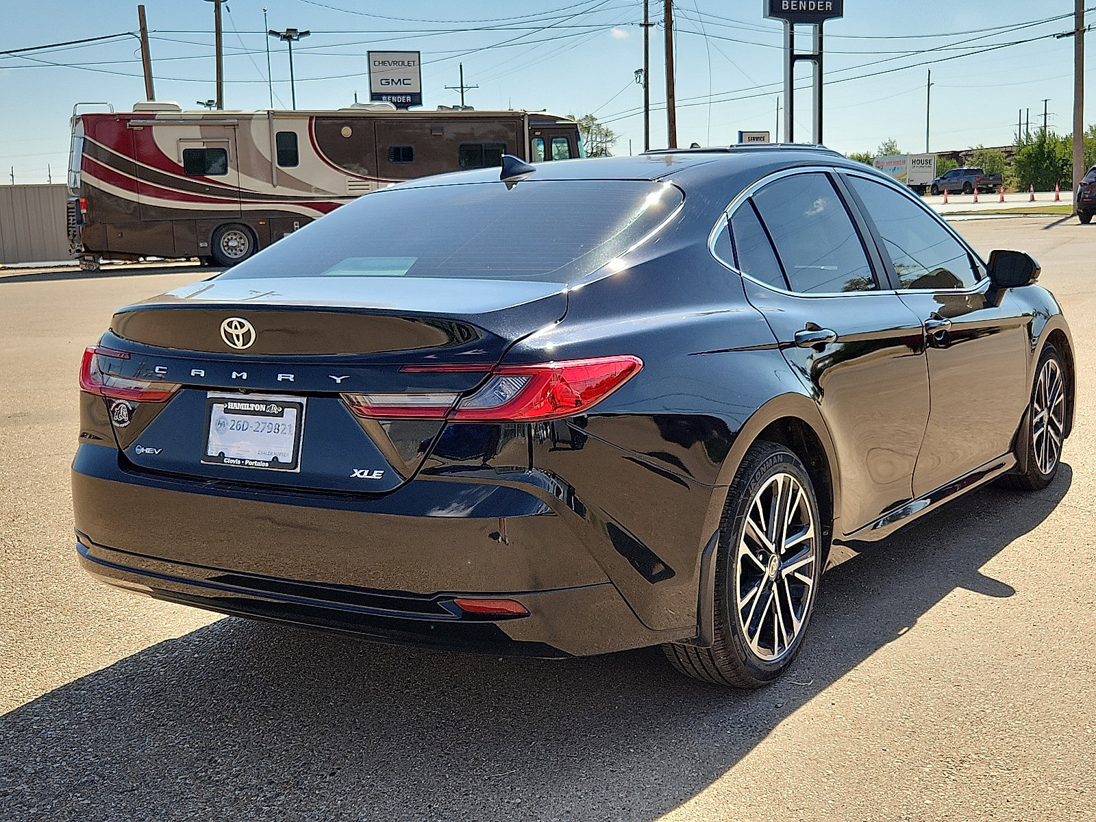 Used 2025 Toyota Camry XLE FWD image 4
