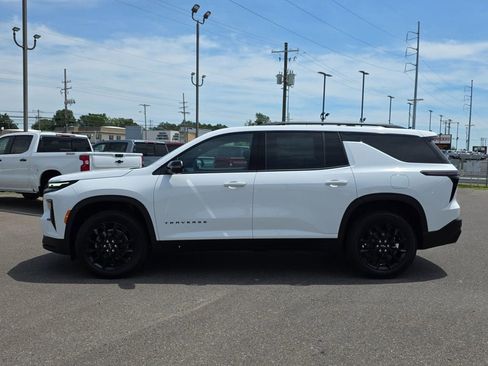 New 2026 Chevrolet Traverse LT w/ Midnight/Sport Edition FWD image 2