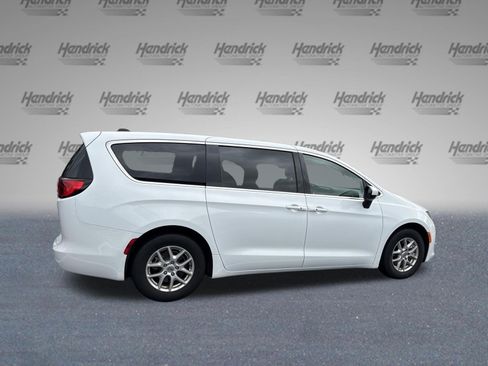 Used 2023 Chrysler Voyager LX FWD image 10