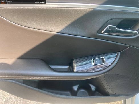Used 2016 Chevrolet Impala LT FWD image 12