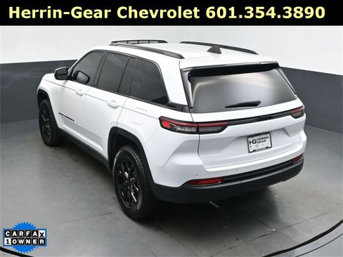 Used 2025 Jeep Grand Cherokee Altitude image 33