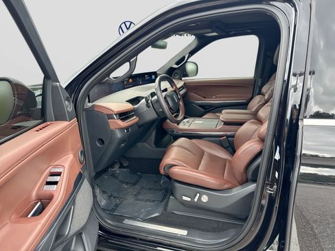 Used 2025 Lincoln Navigator Reserve AWD/4WD image 10
