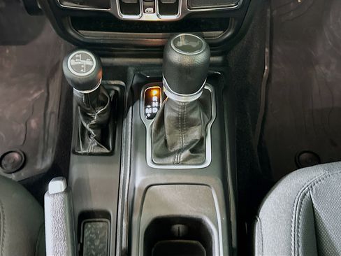 Used 2023 Jeep Wrangler Unlimited AWD/4WD image 23