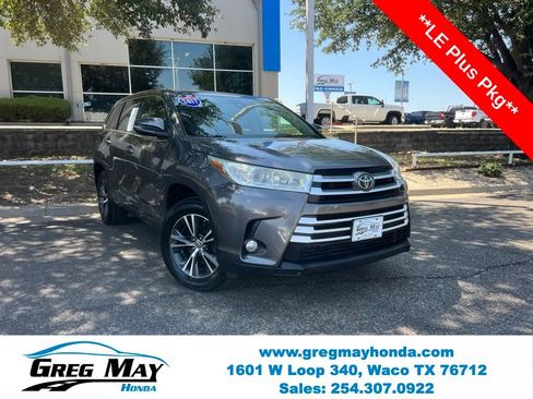 Used 2017 Toyota Highlander Plus FWD image 1