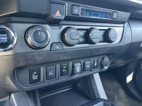Used 2022 Toyota Tacoma TRD Sport w/ TRD Premium Sport Package AWD/4WD image 30