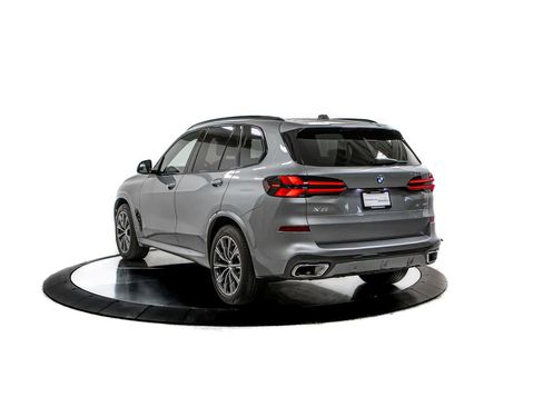 Used 2024 BMW X5 xDrive40i w/ M Sport Package AWD/4WD image 3