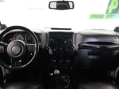 Used 2014 Jeep Wrangler Altitude image 15