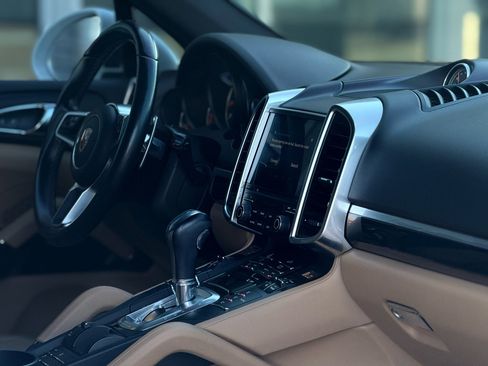 Used 2017 Porsche Cayenne image 11
