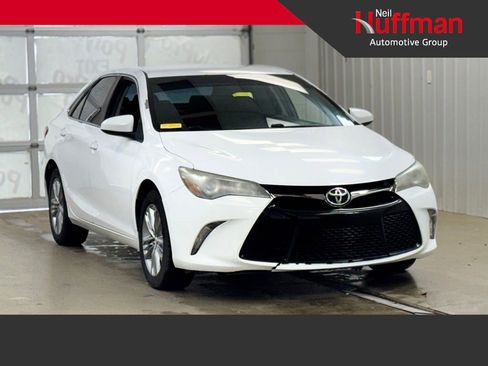 Used 2015 Toyota Camry SE FWD image 1