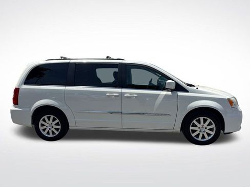 Used 2013 Chrysler Town & Country Touring FWD image 6