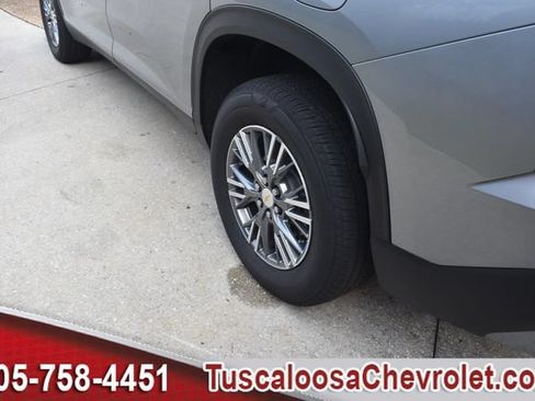 Used 2025 Chevrolet Traverse LT w/ LPO, Floor Liner Package FWD image 16